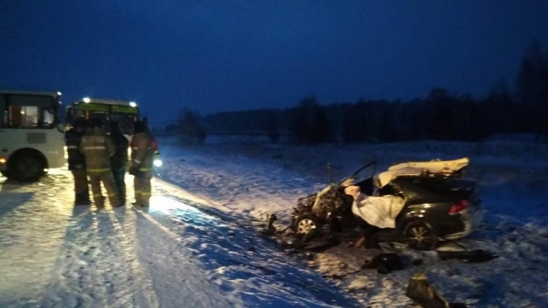 В Чебаркульском районе водитель иномарки погиб после столкновения с ПАЗом