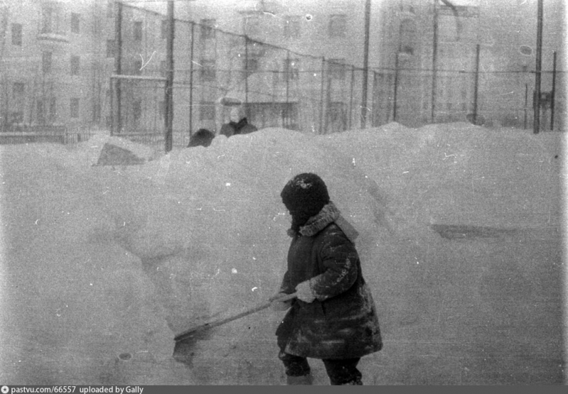 Какие раньше были зимы. С нынешними не сравнить (Подборка редких фото эпохи СССР)