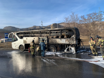 
        Сотрудники Госавтоинспекции на Ставрополье обеспечили безопасность дорожного движения при возгорании автобуса    