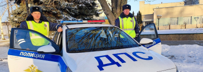 
        Сотрудники Госавтоинспекции в Тамбовской области помогли не замерзнуть мужчине, который попал в ДТП    