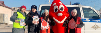 
        В столице Бурятии автоинспекторы и волонтеры призвали участников дорожного движения стать донорами крови    