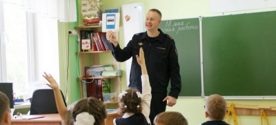 
        Новгородская Госавтоинспекция обучит несколько тысяч школьников безопасному поведению на дороге в период летних каникул    