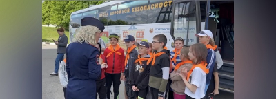 
        В Белгородской области более 2,5 тысяч школьников стали участниками выездных занятий в автобусе-тренажере «Школа дорожной безопасности»    