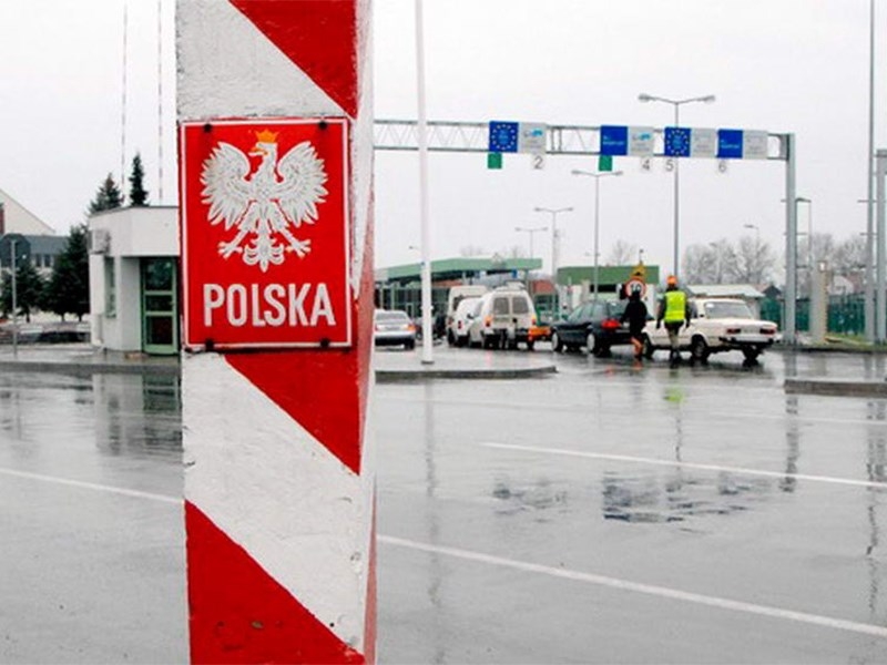 Польша запретила въезд российским автомобилям 
