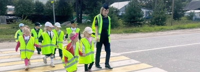 
        В Новгородской области проводятся обучающие прогулки для юных пешеходов    