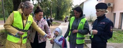 
        В Вологодской области в первые учебные дни помощь сотрудникам Госавтоинспекции в проведении разъяснительной работы с детьми и взрослыми оказывает «Родительский патруль»    