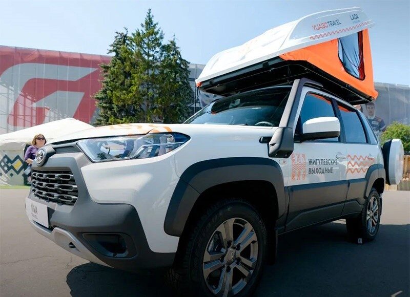 avtovaz-sdelal-lada-niva-travel-s-palatkoj-na-kryshe-c4634bc.jpg