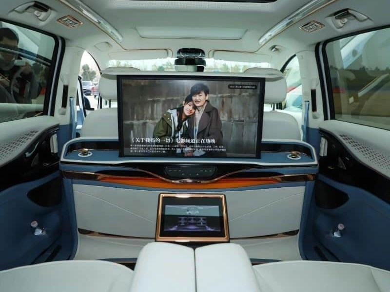 Минивэн Voyah Dreamer получил роскошную версию