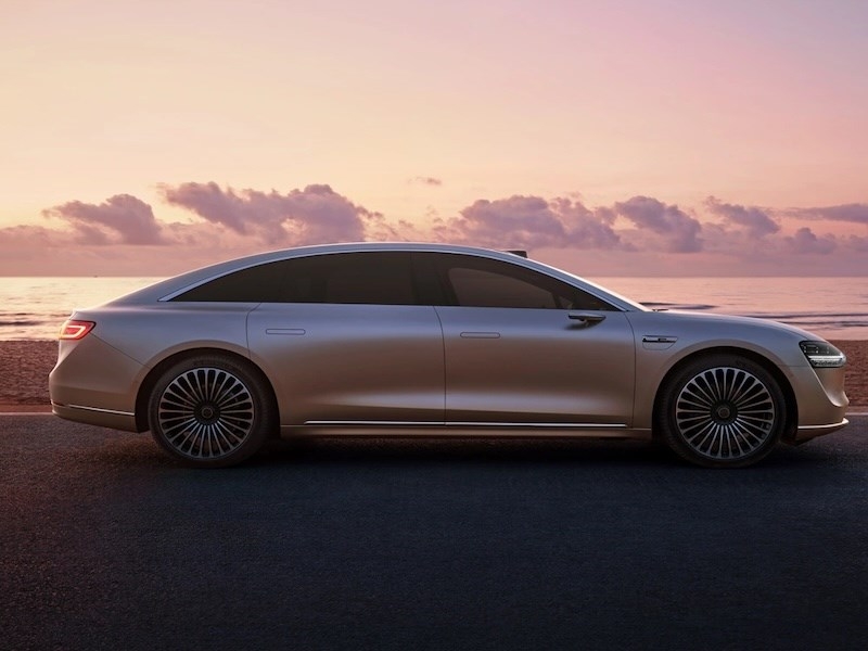 На китайский рынок выходит электрический седан Stelato S9 от Huawei и BAIC