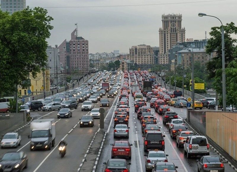 na-moskovskih-dorogah-avtomobilisty-stali-dvigatsja-bystree-564d977.jpg