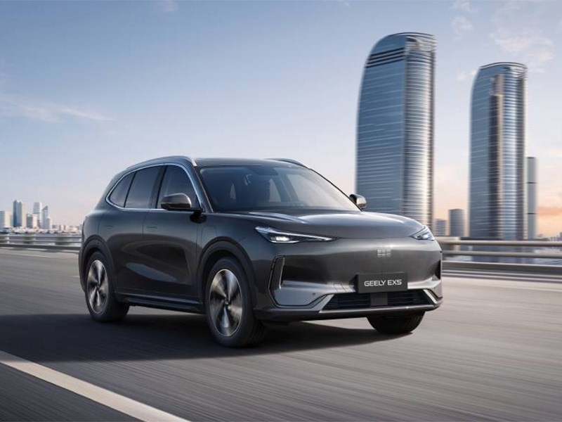 Geely привез в Россию электрический кроссовер EX5