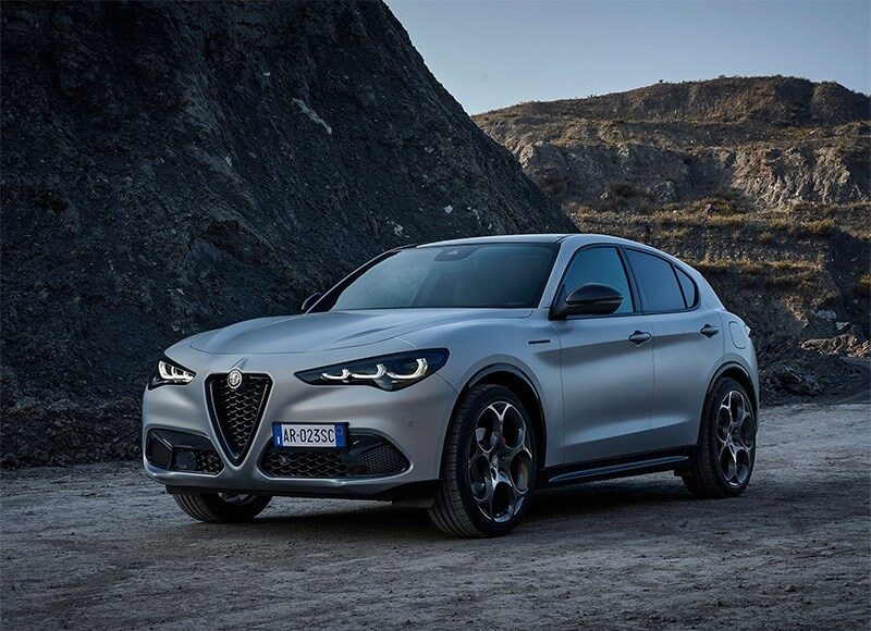 novye-alfa-romeo-stelvio-i-giulia-poluchat-gibridnye-i-elektricheskie-versii-9ff1e75.jpg