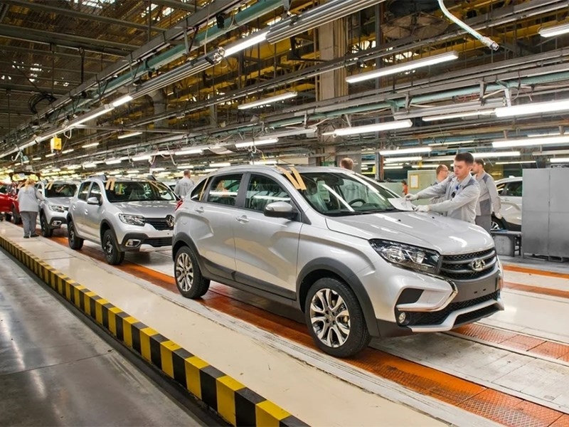 Производство легковых автомобилей в России выросло почти на 13%