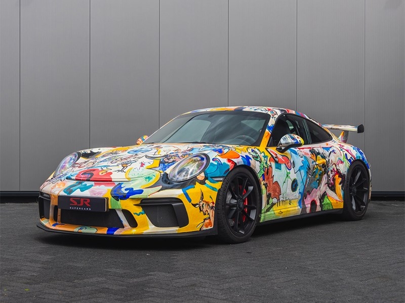 В Нидерландах продают уникальный Porsche 911 GT3 с ручной росписью