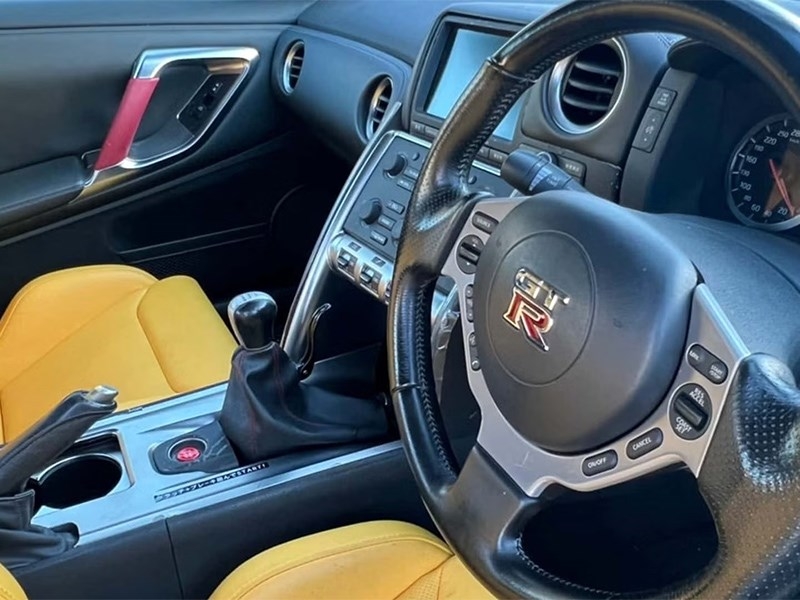 Nissan GT-R R35 впервые получил механическую коробку благодаря японским тюнерам