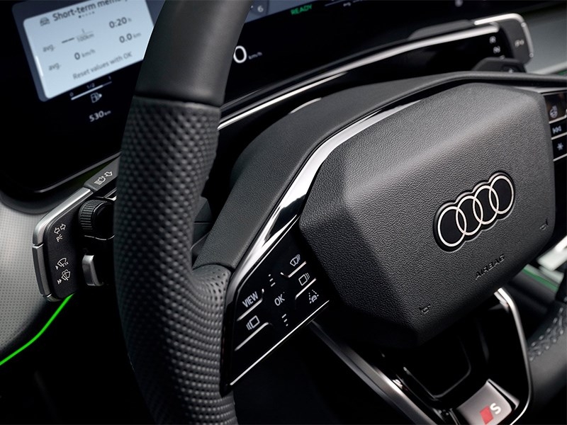 Новый Audi Q3 удивил необычным управлением коробки передач на рулевой колонке