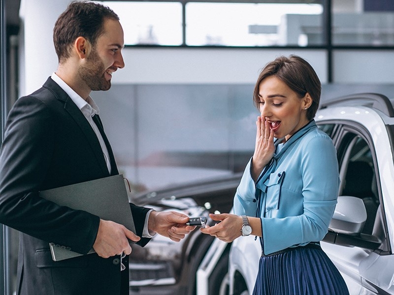 Продажи новых автомобилей в России сократились почти на 11%