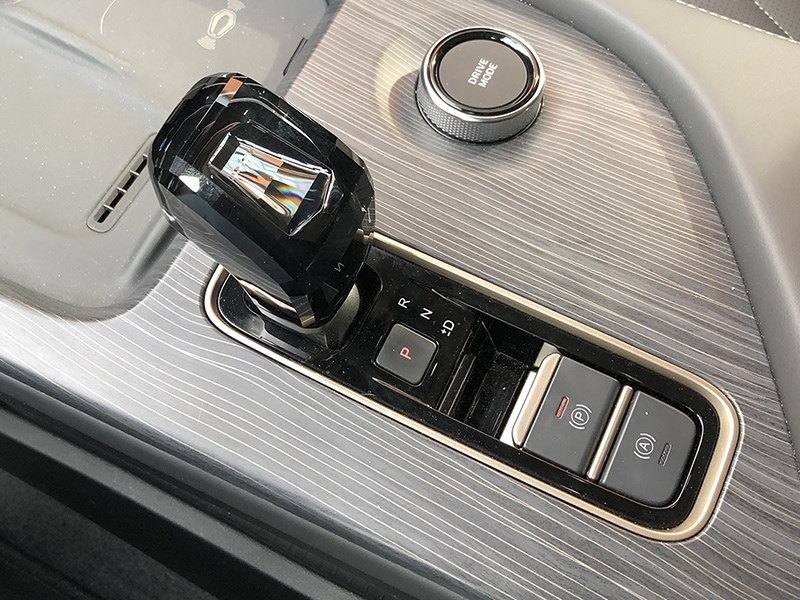 Доля автомобилей с автоматической коробкой в России достигла рекордных 70%