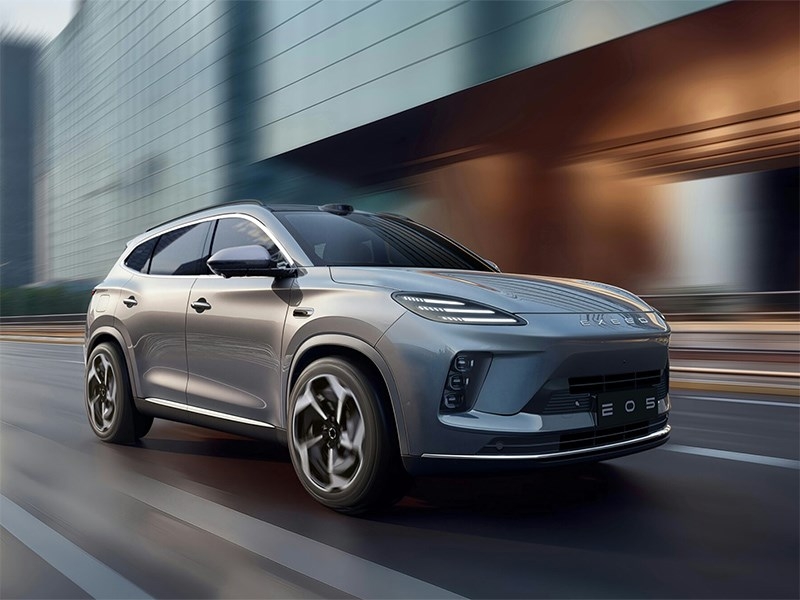 Exeed анонсировал презентацию нового гибридного кроссовера Exlantix E05