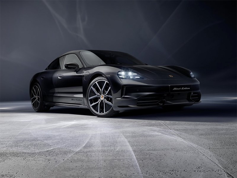 Porsche представила спецверсию Taycan Black Edition