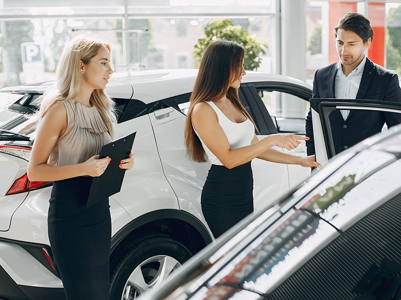 Российский авторынок продолжает падение: за полгода продажи снизились на 28%