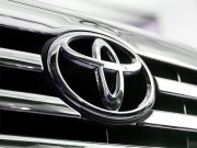 Toyota сохраняет контакт с российскими дилерами, но не спешит возвращаться официально