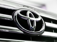 Toyota сохраняет контакт с российскими дилерами, но не спешит возвращаться официально