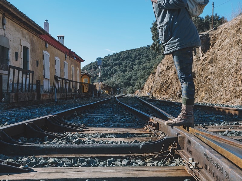 Минтранс предлагает штрафовать по камерам за переход железнодорожных путей в неположенном месте
