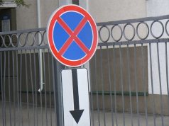 Московские власти отклонили идею разрешить такси и инвалидам остановку под запретом