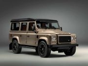 На покраску этого классического Land Rover Defender потребуется около 300 часов