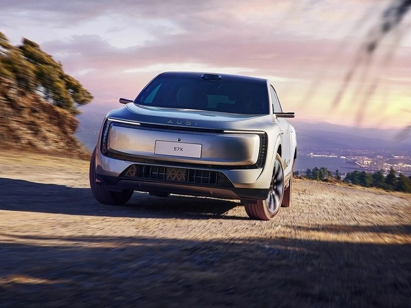 Электрический AUDI E7X обошел Porsche Macan и Xiaomi YU7 на трассе