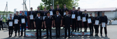 mihail-chernikov-nagradil-pobeditelej-konkursa-luchshij-po-professii-sredi-komandirov-otdelenij-i-kursantov-orlovskogo-juridicheskogo-instituta-m-410b49d.jpg