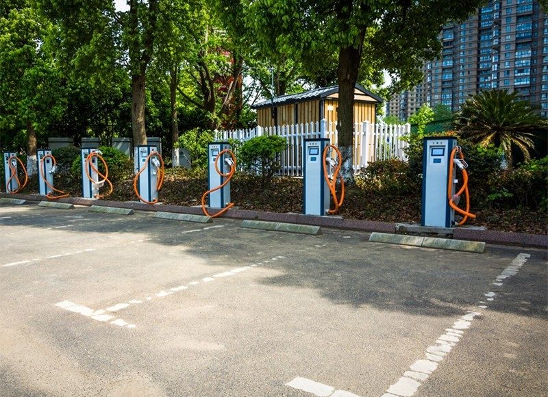 na-trasse-m-11-neva-otkryli-novye-zarjadnye-kompleksy-dlja-elektromobilej-d9e5b1e.jpg