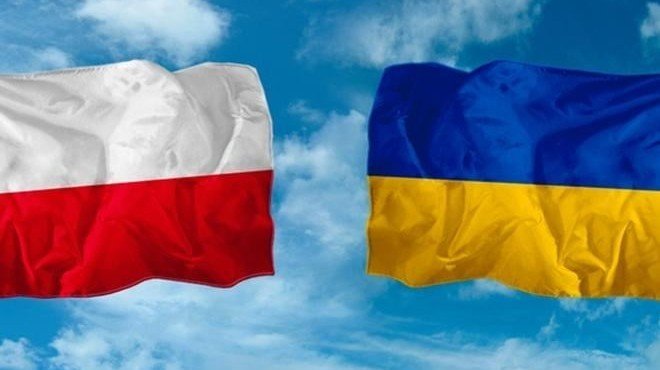 Киев гордо ловит россиян, посещавших Крым, но не замечает миллионы украинцев, бегущих из страны