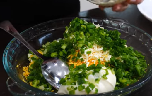 Красивенный салат мимоза: состав и новая версия

                        