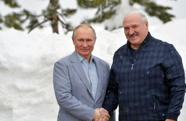 Лукашенко подарил Путину белорусские хамон и пармезан