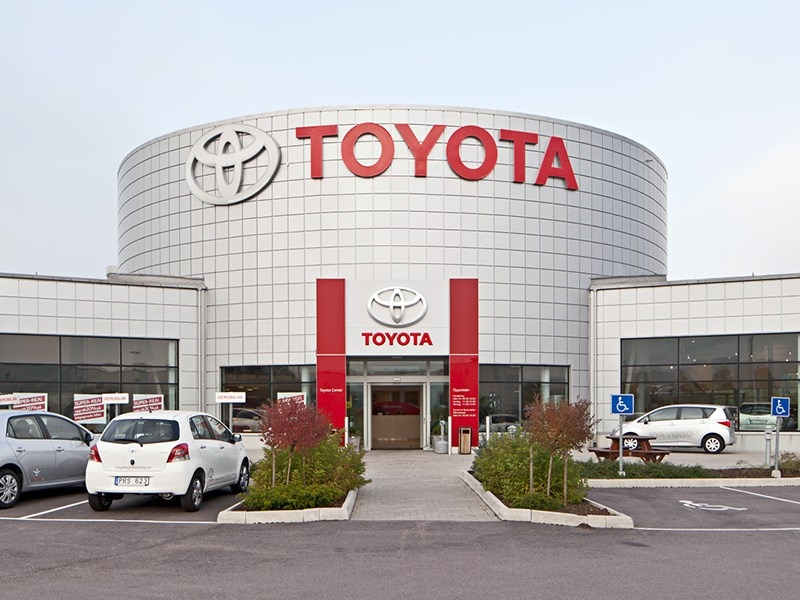 Toyota готова потратить состояние на электромобили