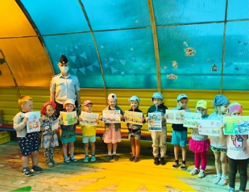 
        В Смоленской области сотрудники Госавтоинспекции провели практическое занятие с дошкольниками    
