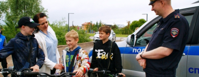 
        В Великом Новгороде руководитель региональной Госавтоинспекции и детский омбудсмен выступили за безопасное управление двухколесным транспортом    